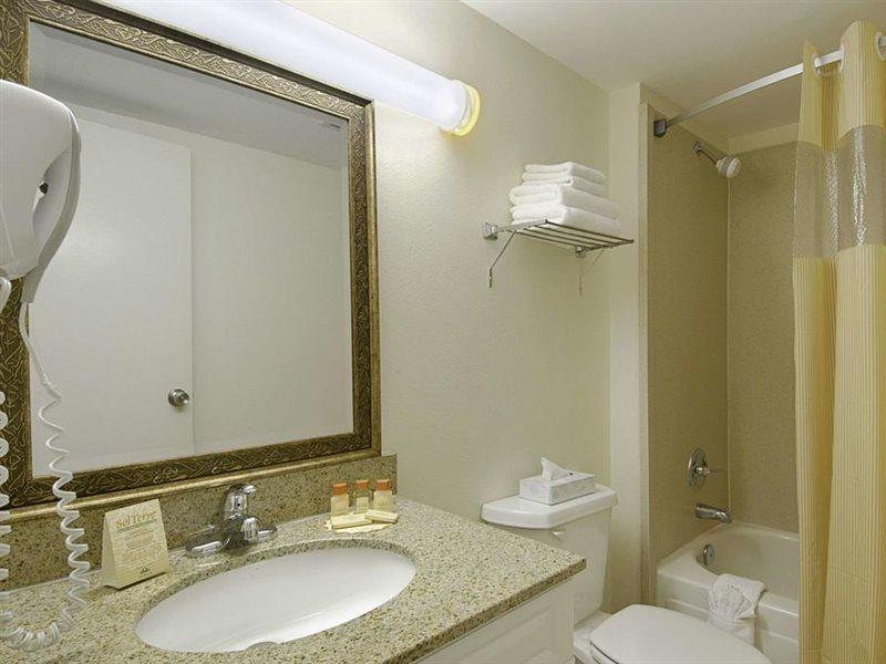 Days Inn By Wyndham Silver Spring Esterno foto
