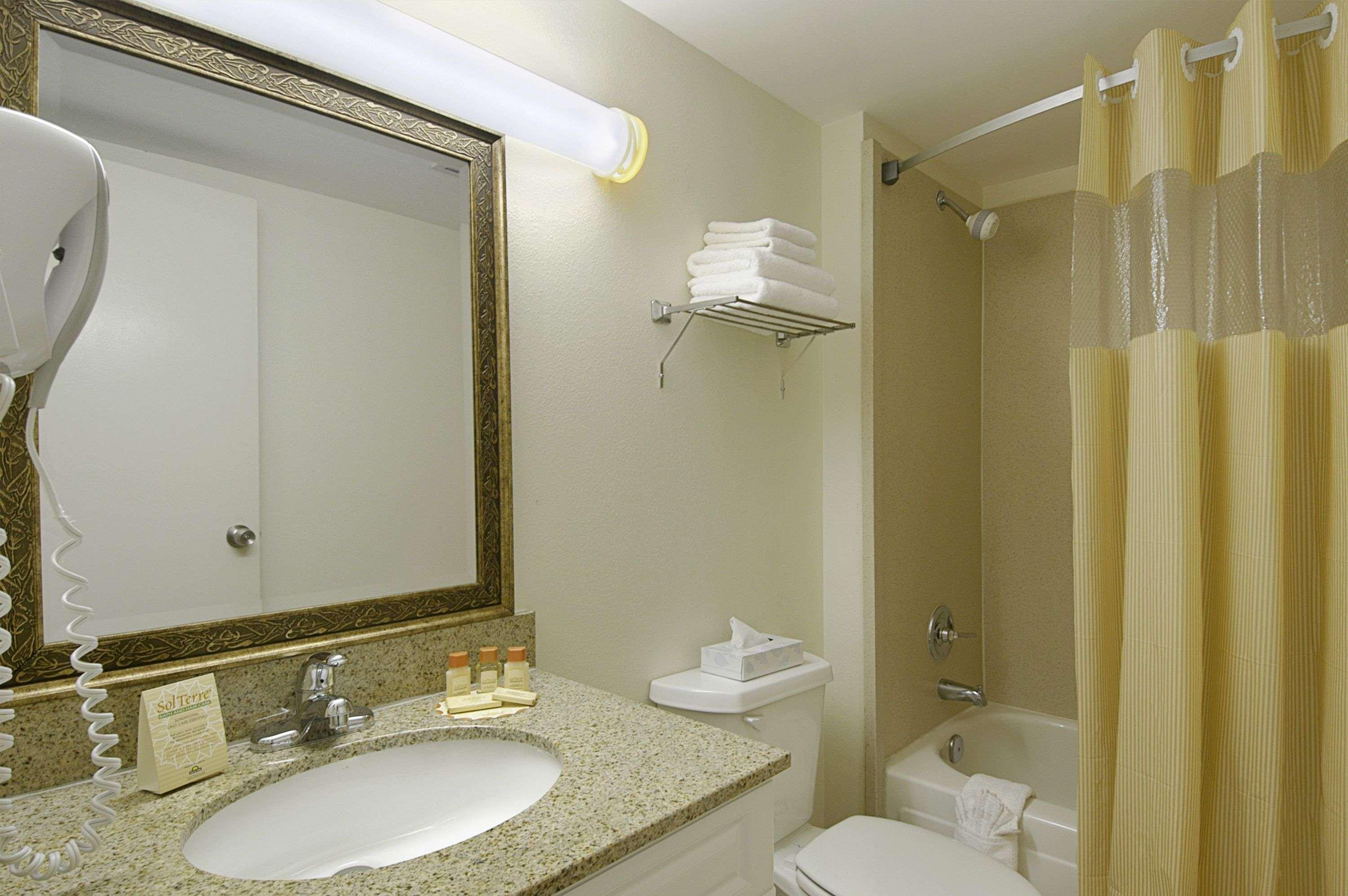 Days Inn By Wyndham Silver Spring Esterno foto