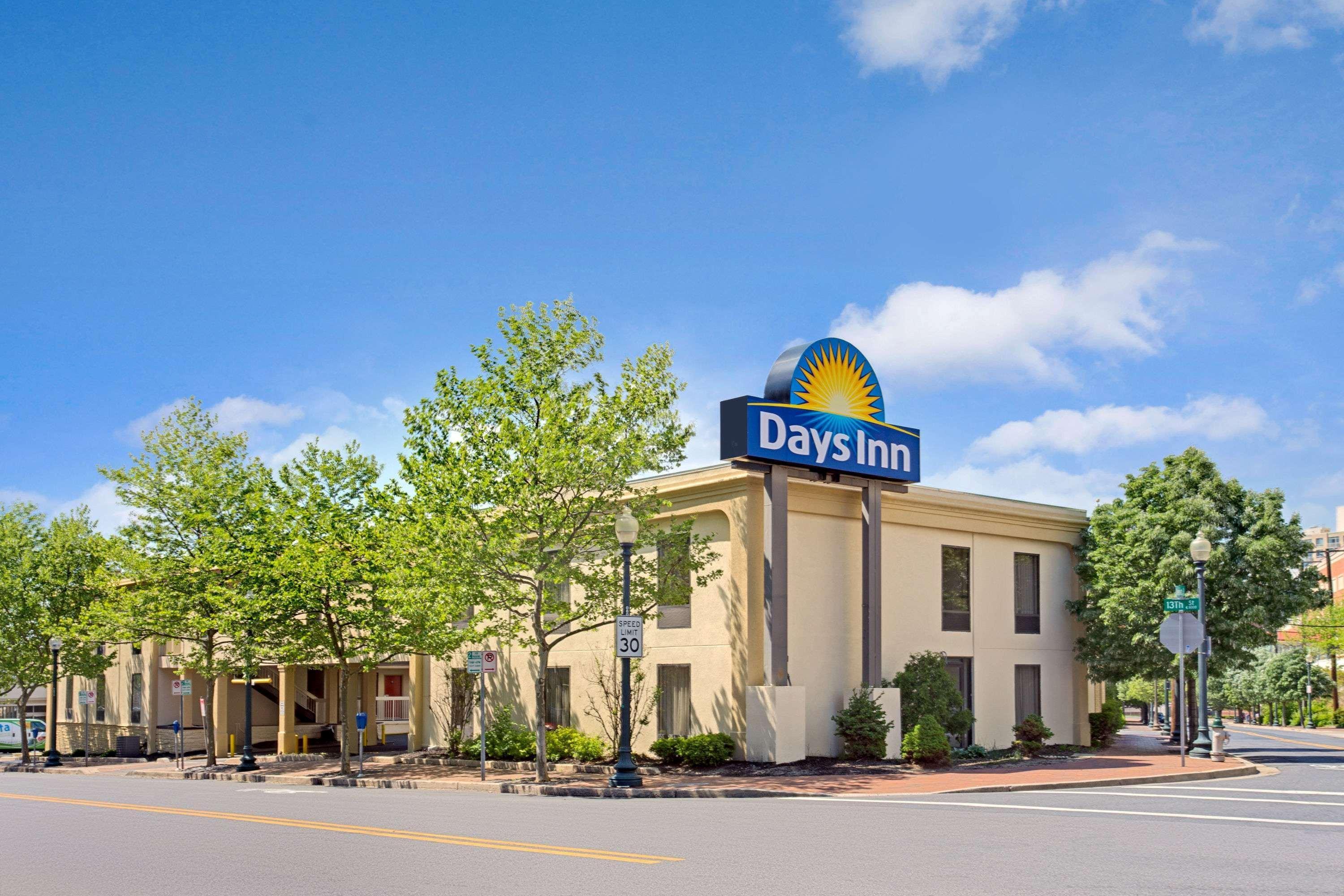 Days Inn By Wyndham Silver Spring Esterno foto