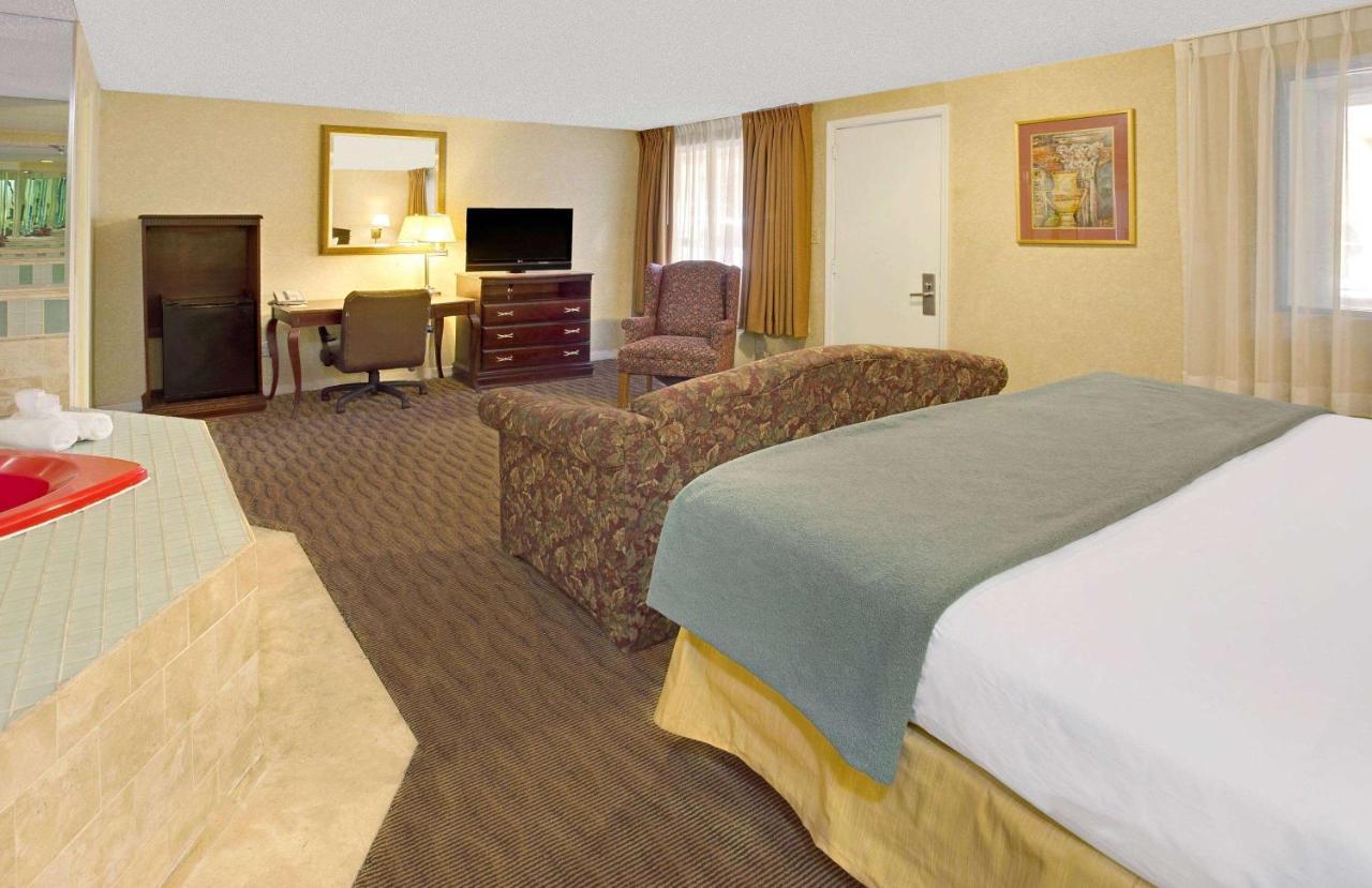 Days Inn By Wyndham Silver Spring Esterno foto