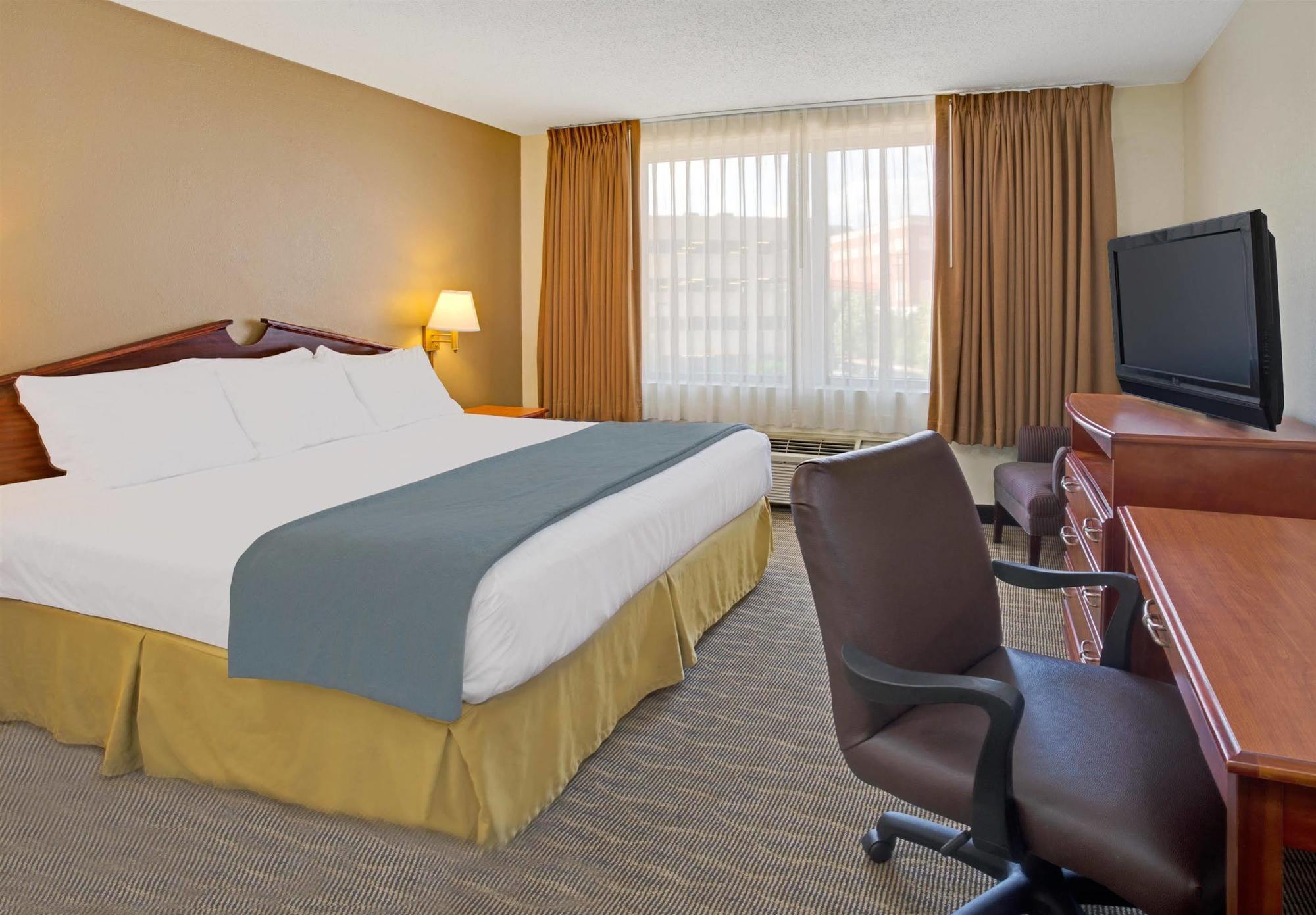 Days Inn By Wyndham Silver Spring Esterno foto