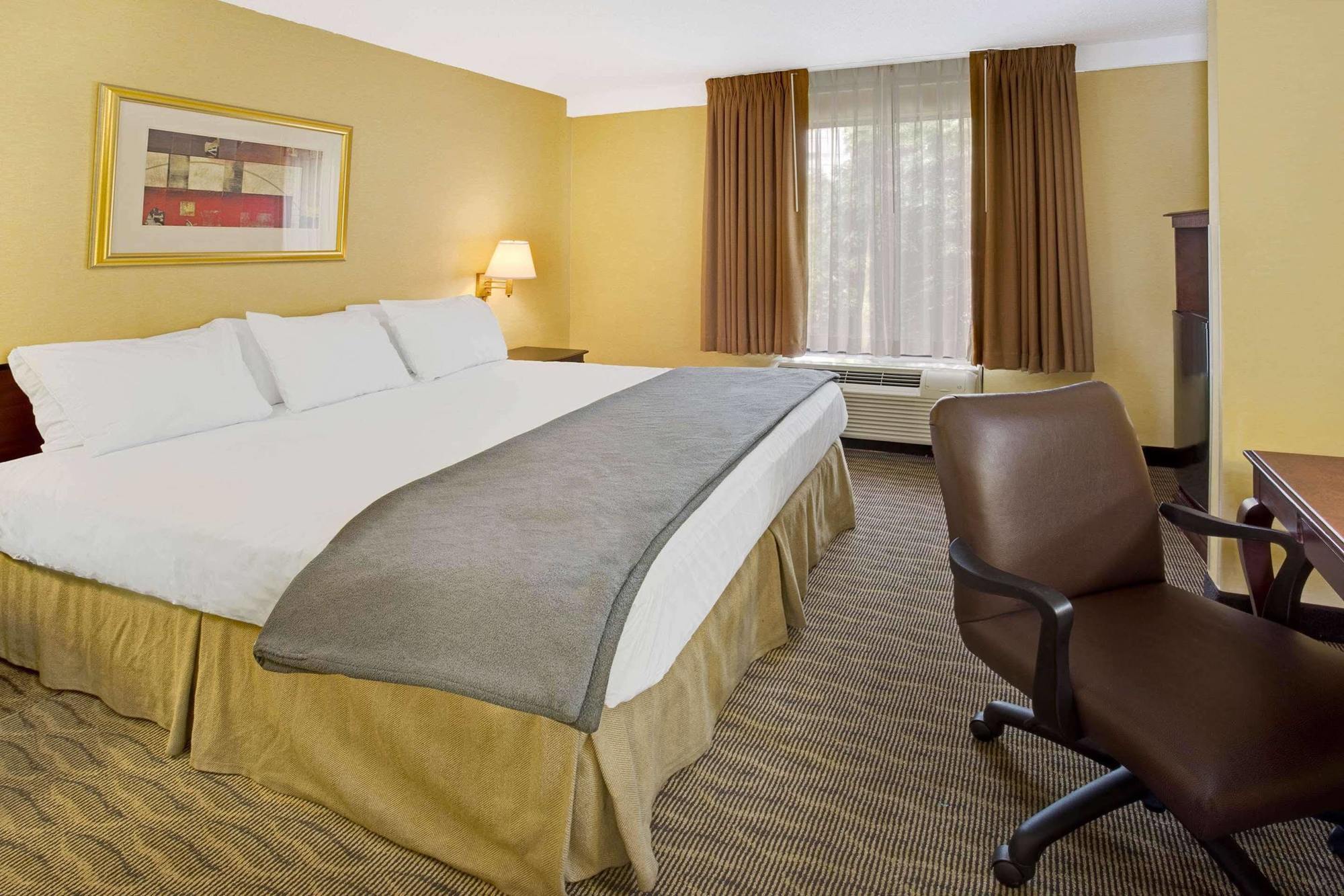 Days Inn By Wyndham Silver Spring Esterno foto
