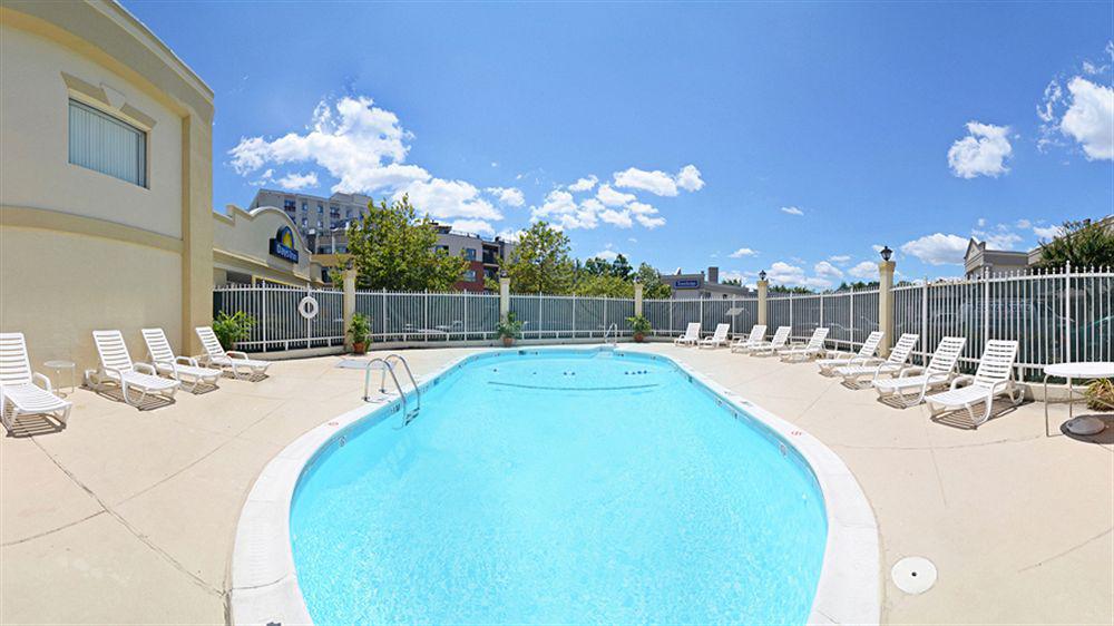 Days Inn By Wyndham Silver Spring Esterno foto